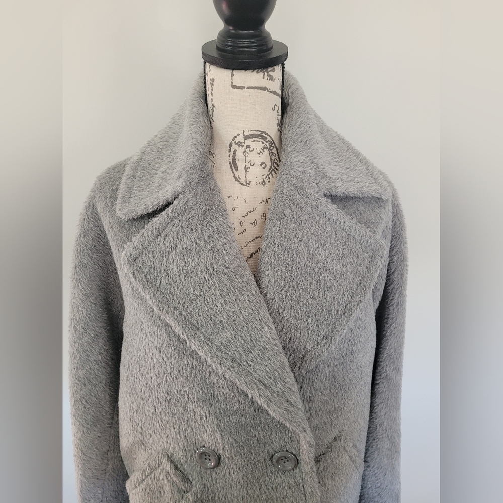 Trina Turk wool/alpaca light gray pea coat in Size 4. - Picture 2 of 15